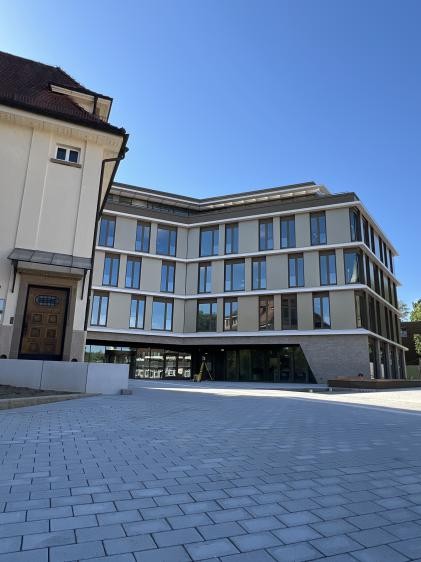 Landratsamt am Alten Postplatz 18 von außen, Fassadenansicht